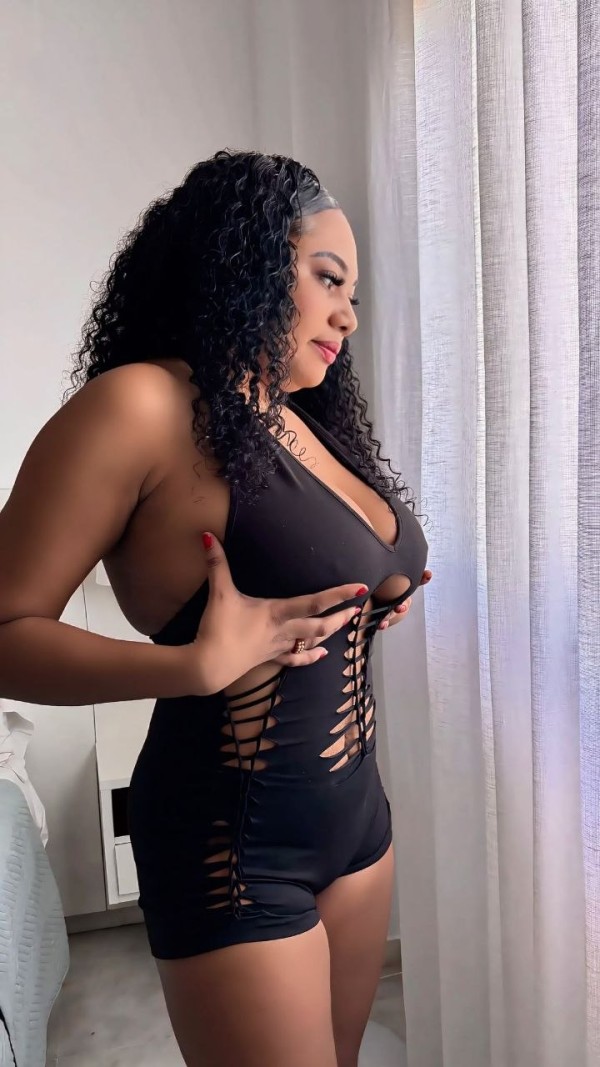 Sexy mulata fiestera