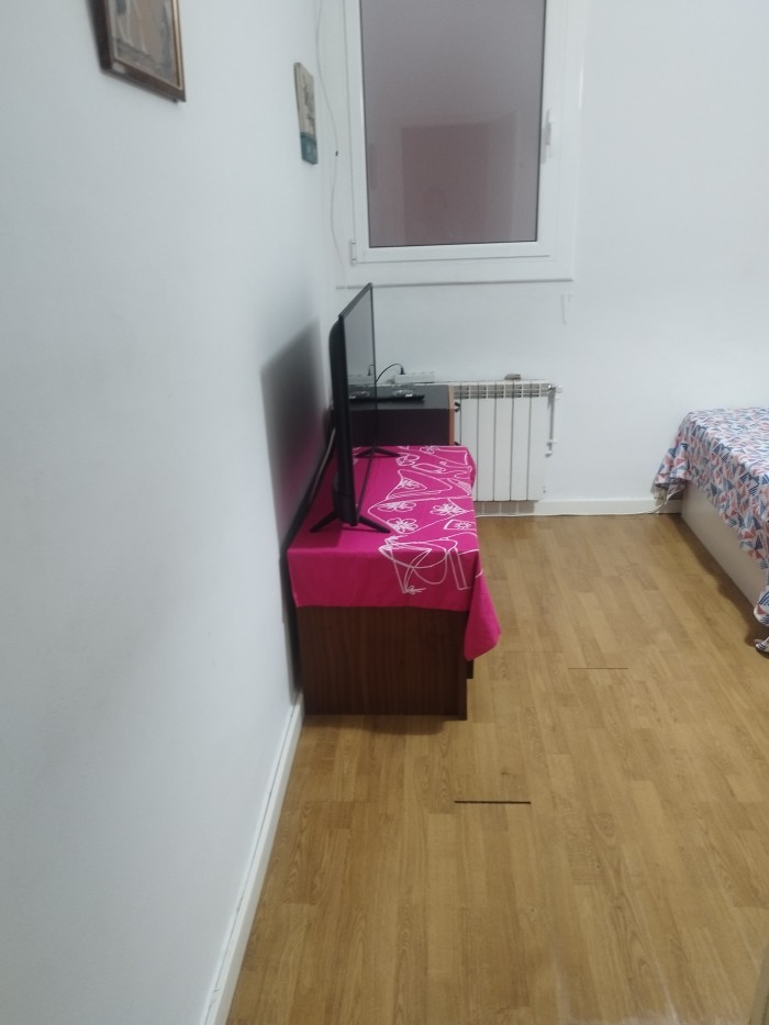 HABITACIÓN DISPONIBLE EN GIRONA CERCA DE LA ESTACI