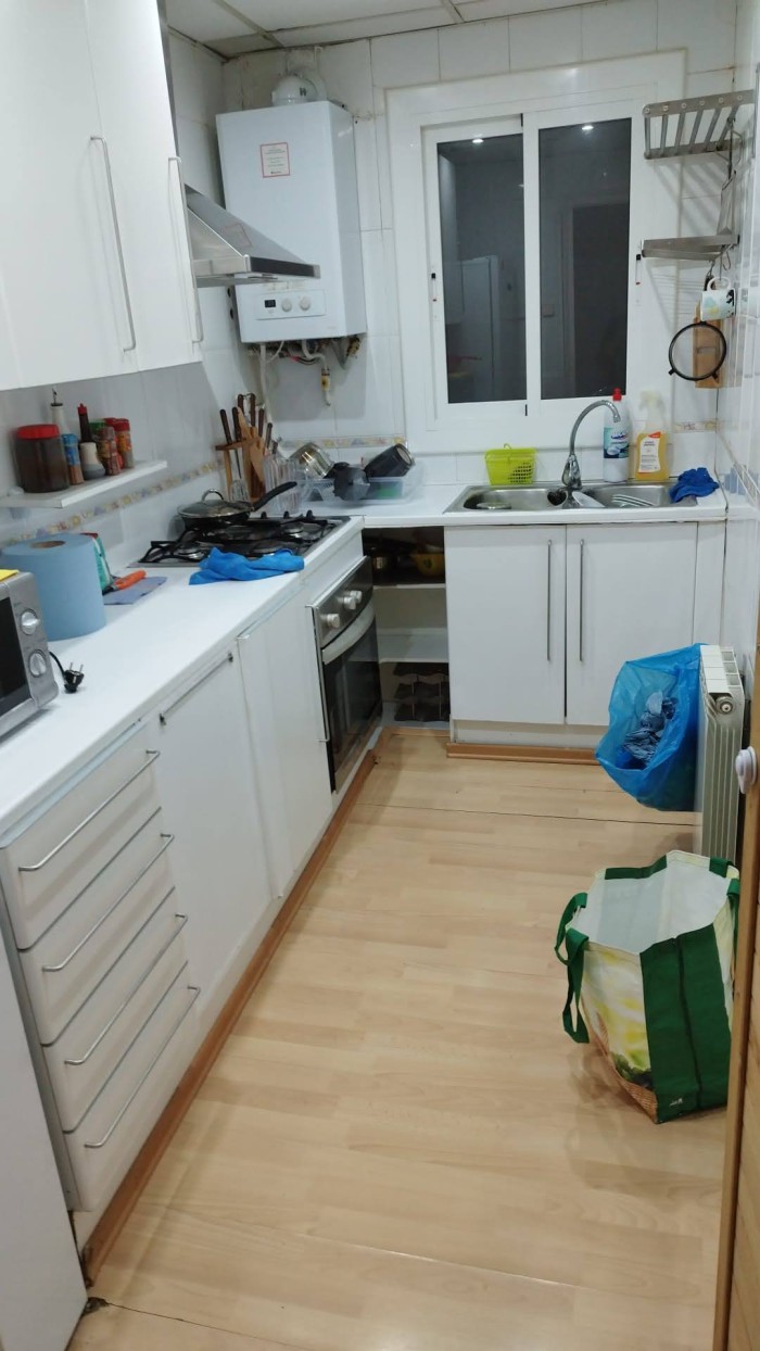 HABITACIÓN DISPONIBLE EN GIRONA CERCA DE LA ESTACI