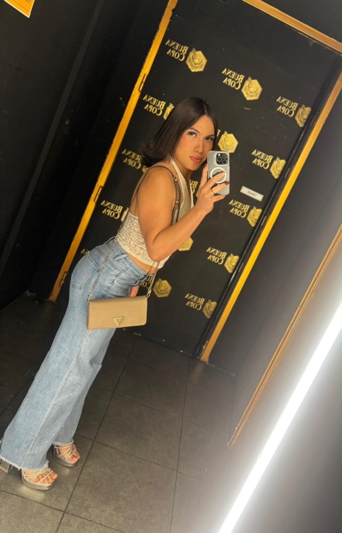 Una nena trans latina delgada buen culo
