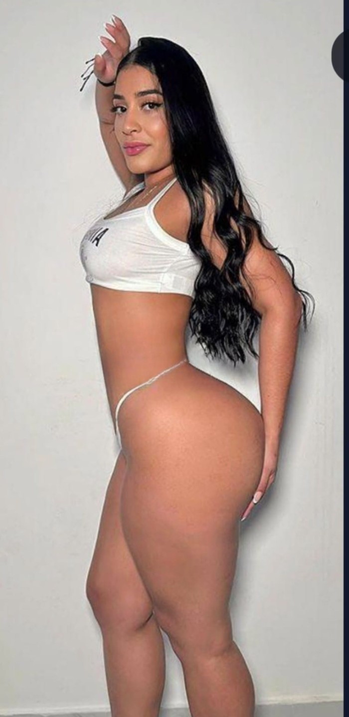 DIOSA DEL PLACER COMPLACIENTE A TOPE