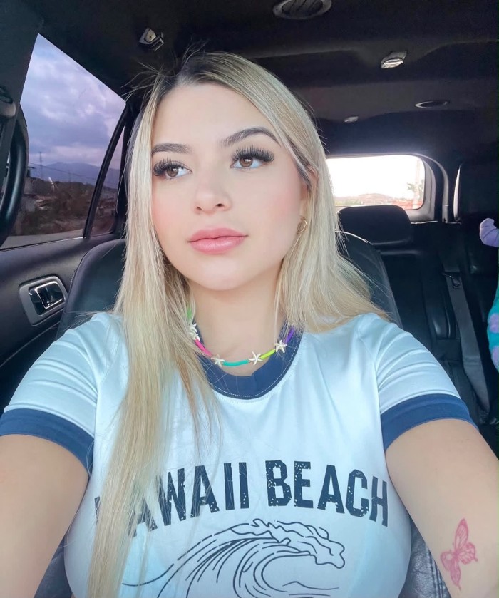 GUAPA JOVENCITA LATINA  CARIÑOSA TRAVIESA