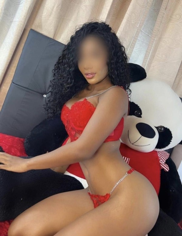 Joven Mulata cuerpazo salidas 24h