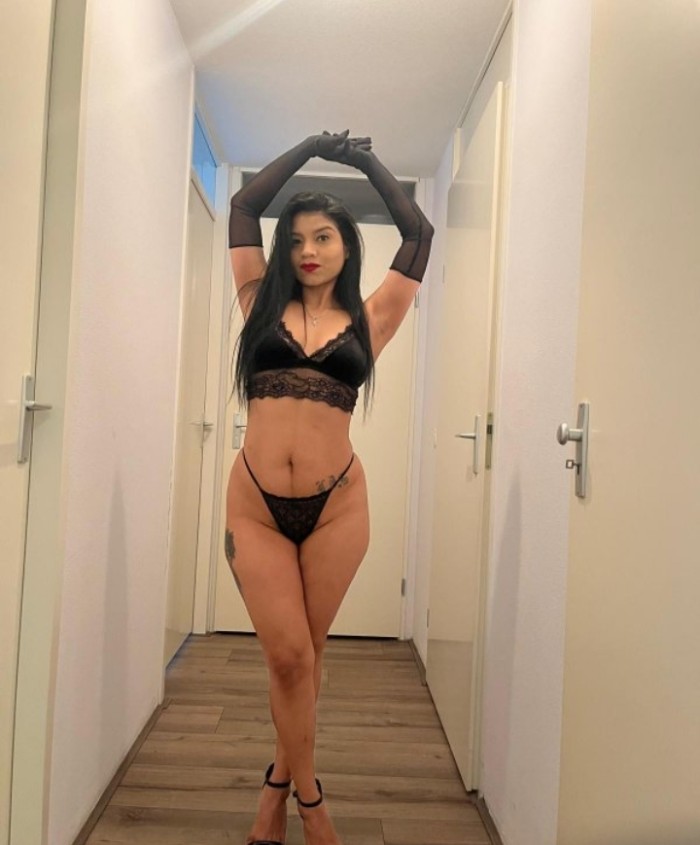 MORENAZA IMPLICADA, FIESTERA Y COMPLACIENTE
