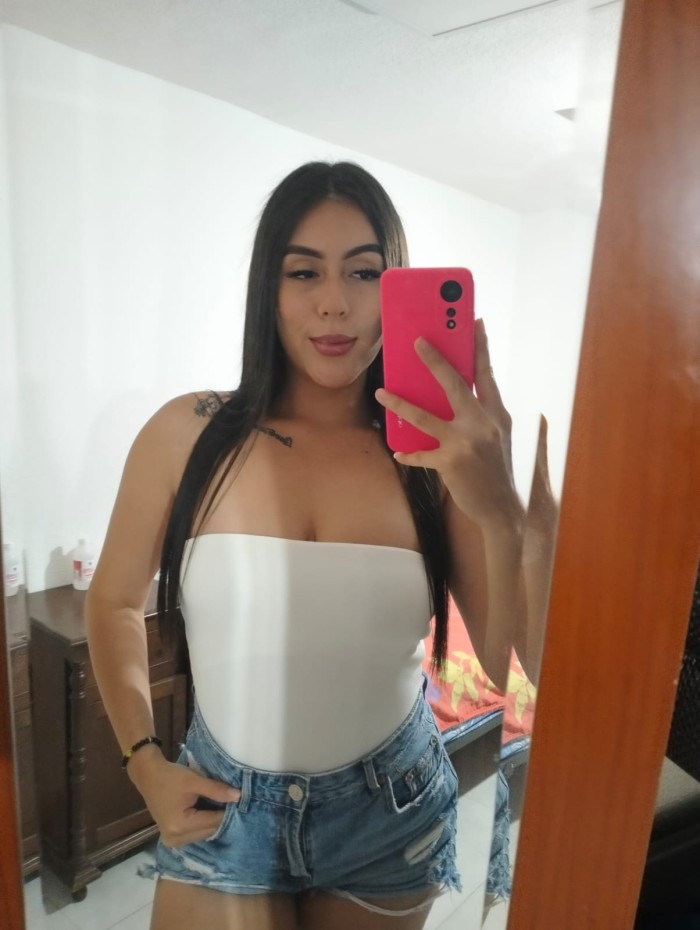 valentina, 647262017 !El Zapillo hermosa Latina nueva ven