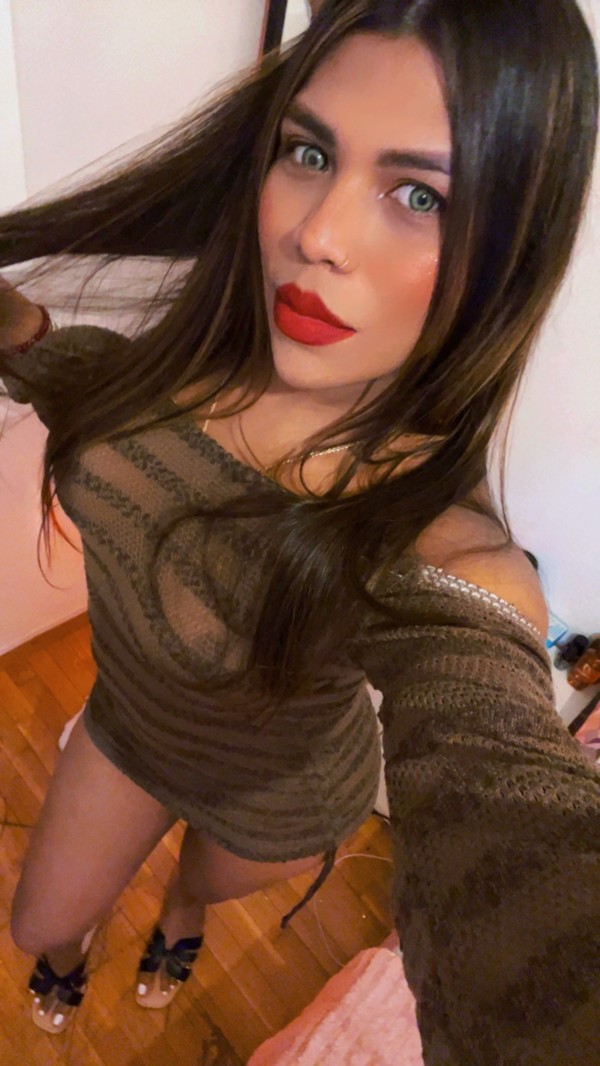Agua dulce Novedad trans bella femenina besos con lengua