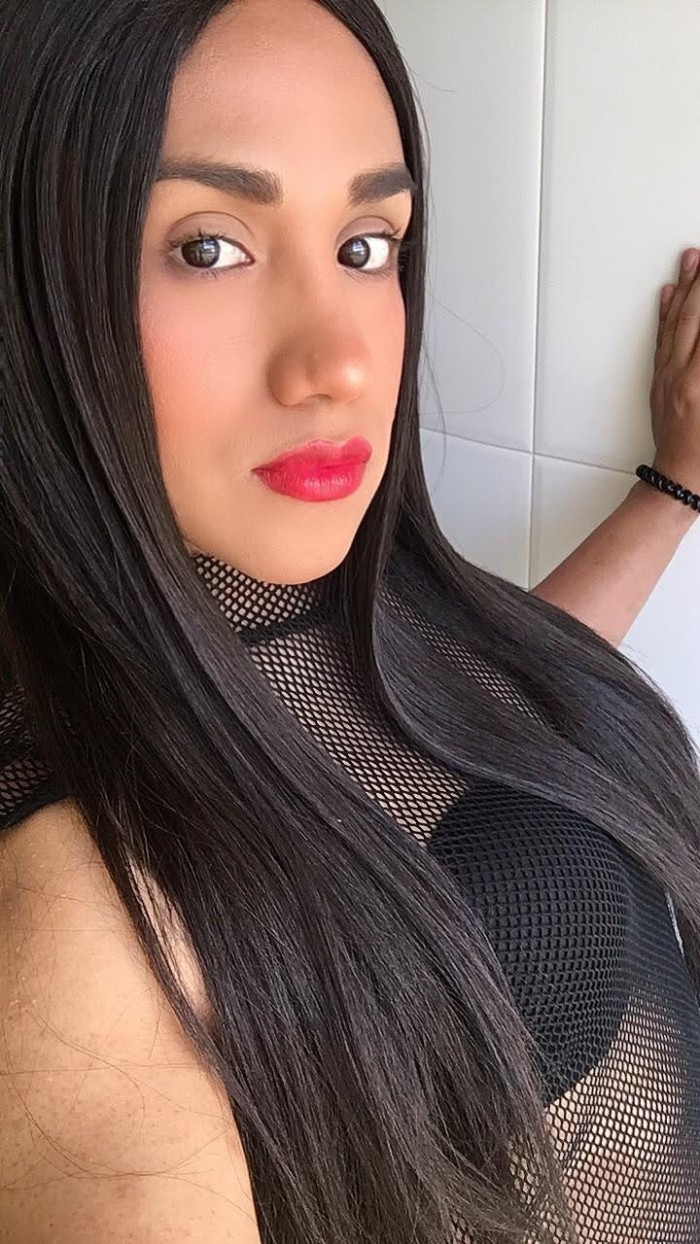 FIESTERA Y DIVERTIDA