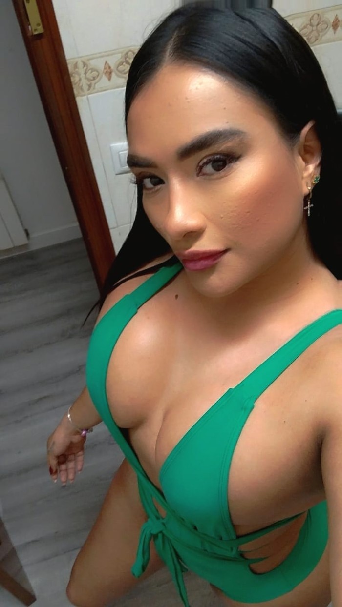 COLOMBIANA DISPUESTA A COMPLACERTE SEXO A TOPE