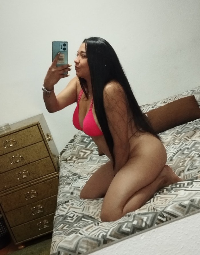 IMPLICADA DELICIOSA CACHONDA MUY COMPLETA