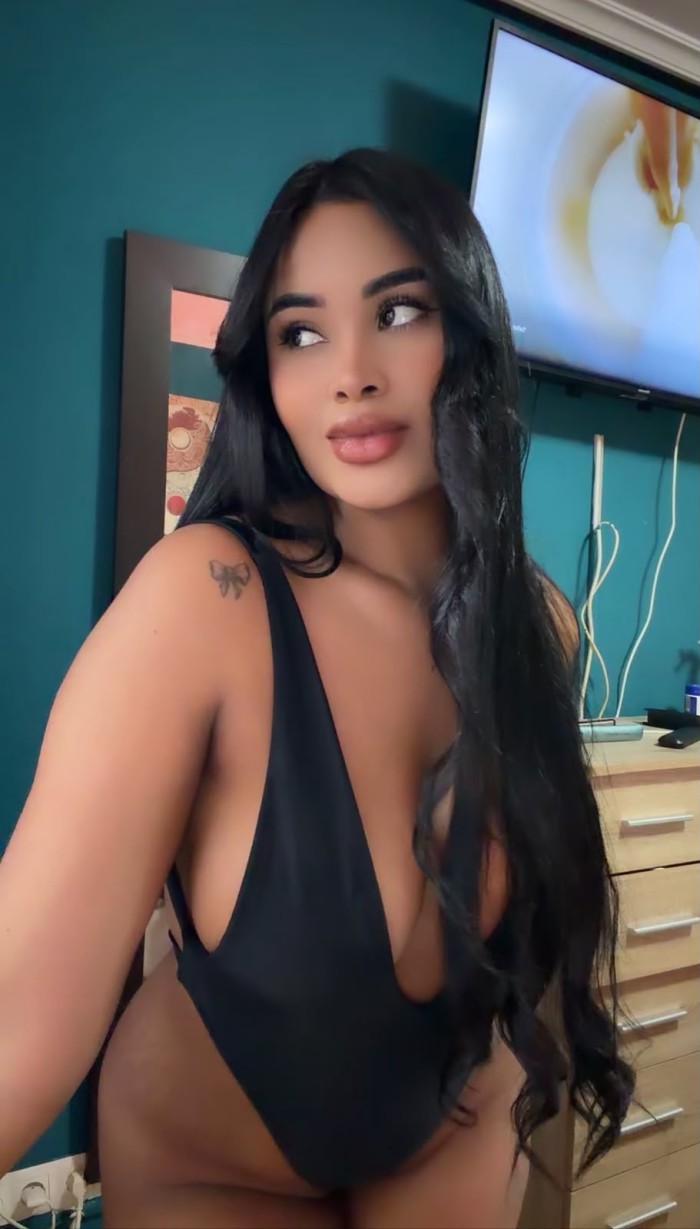 CHICA COLOMBIANA TODA ENERGIA, EXPLOSIVA Y MORBOSA