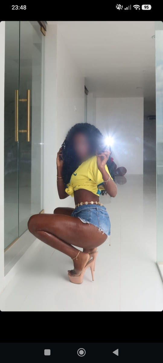 Camila joven latina, cargada de sensualidad
