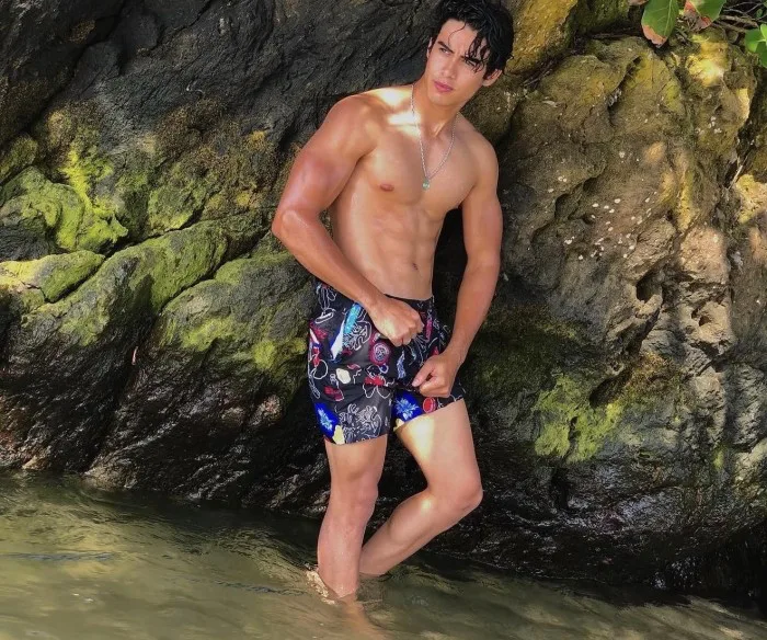 Exclusivo venezolano con cuerpo de fantasia