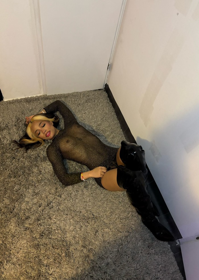 DELICIOSAS JOVENCITAS CACHONDAS DESEOSAS DE PLACER
