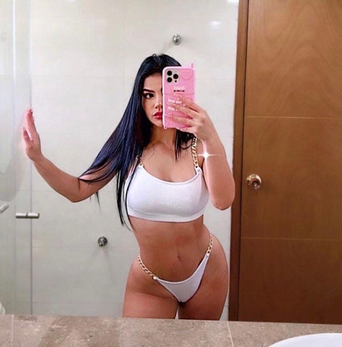 **Joven, elegante, amable y discreta**