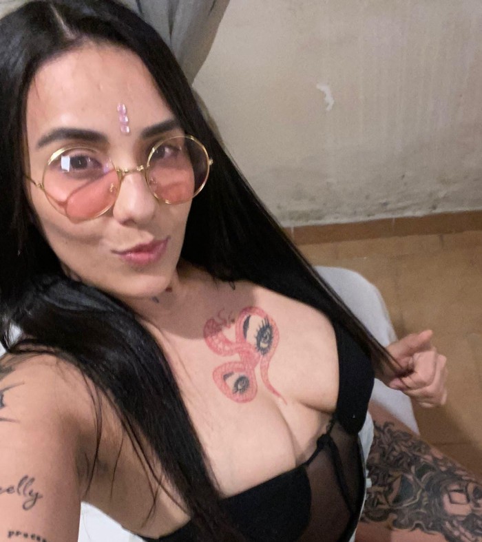 SARAY COLOMBIANA MUY DIVERTIDA Y COMPLACIENTE