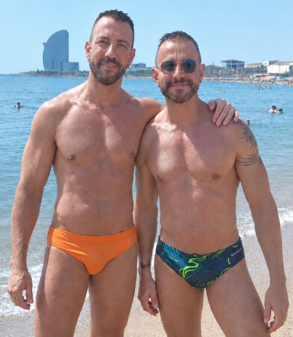 Sexo y Masajes a 4 manos con final feliz