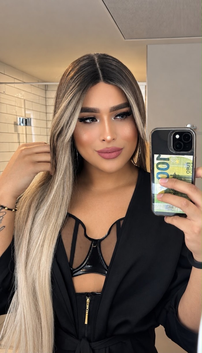 DANNA COLOMBIANA CACHONDA VERSÁTIL MÁS ACTIVA