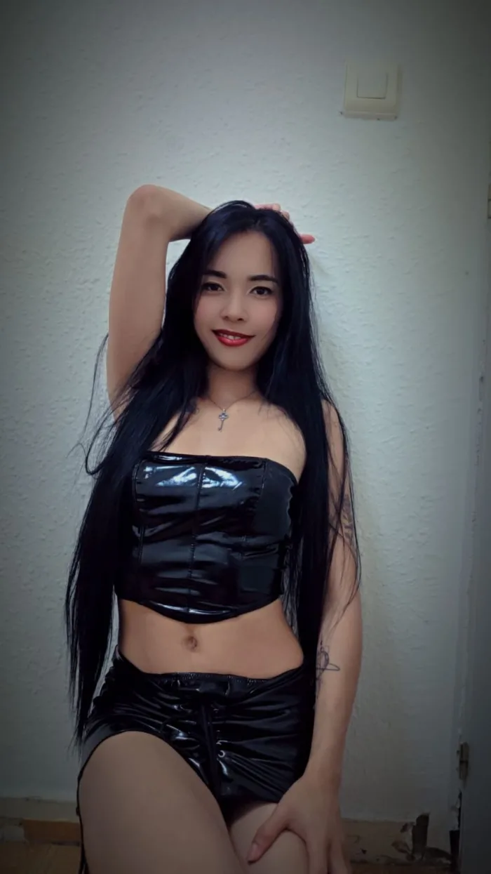 DELGADA y CACHONDA LISTA PARA DART UNA RICA MAMADa