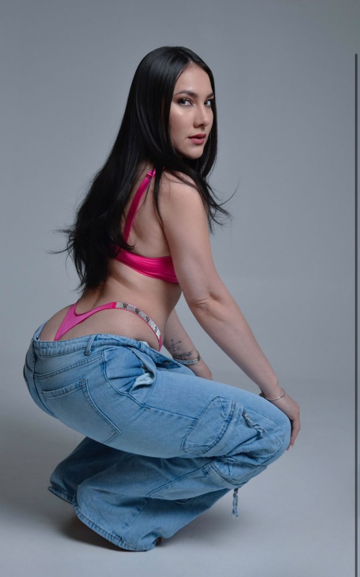 COLOMBIANA NINFÓMANA DESEANDO QUE ME PENETREN