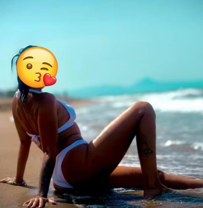 DELICIOSA ENTREGADA CACHONDA DESEOSA DE PLACER