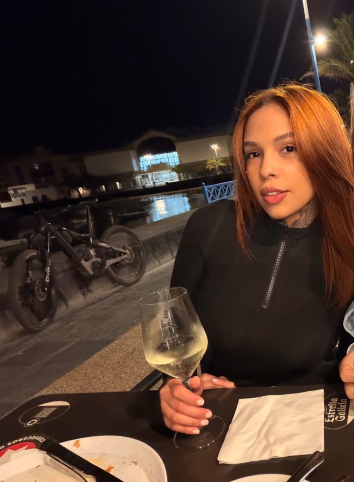MUJER DESEOSA DE SEXO SIN LIMITES FIESTERA