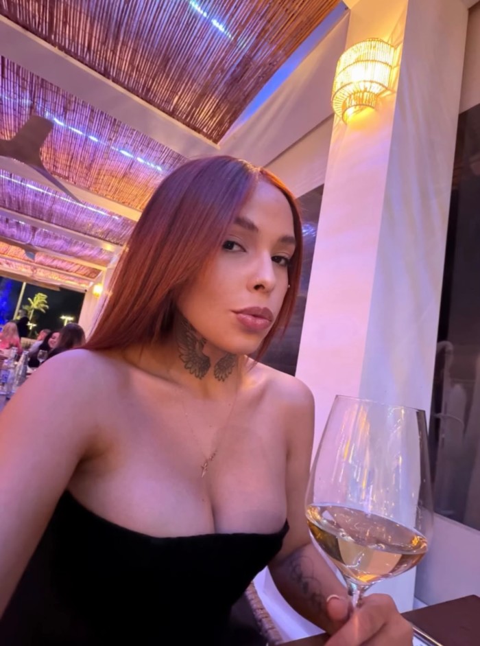 MUJER DESEOSA DE SEXO SIN LIMITES FIESTERA