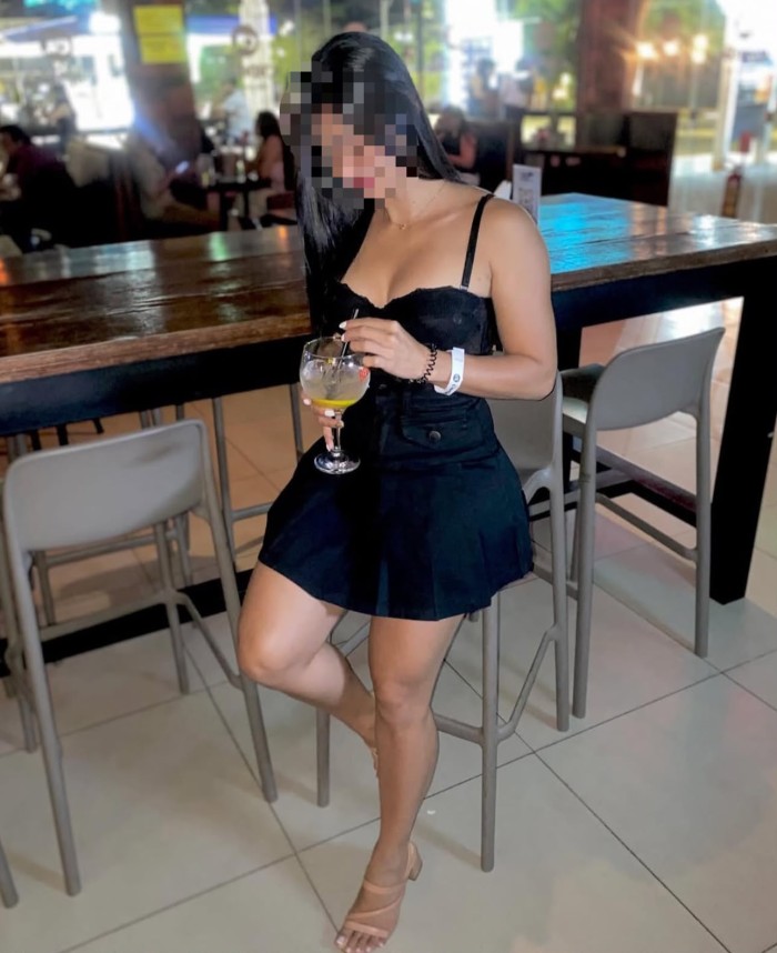 PRECIOSA Y CACHONDA COLOMBIANA EN O MILLADOIRO