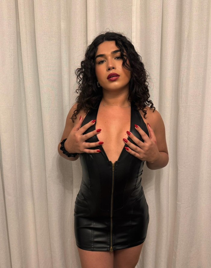CHICA TRANS FEMENINA COMPLACIENTE CARIñOSA Y FIESTERA
