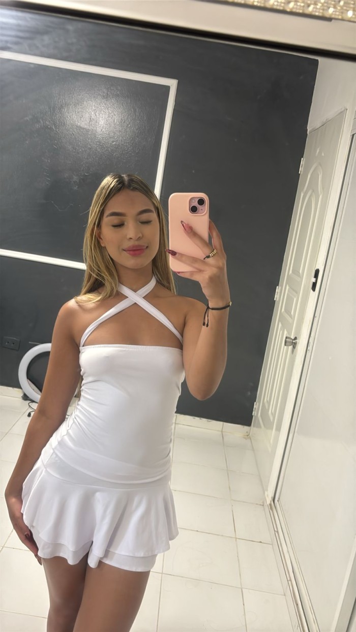 JOVENCITA TRAVIESA COMPLACIENTE FIESTERA A TOPE