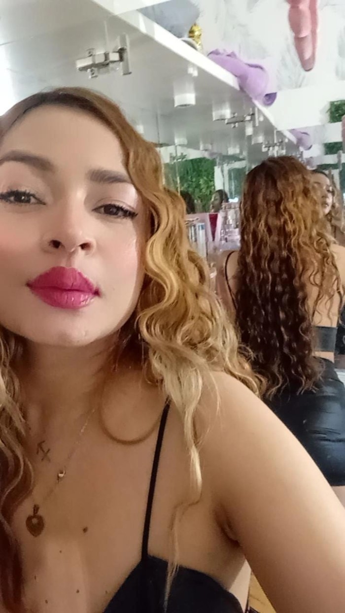JOVENCITA TRAVIESA COMPLACIENTE FIESTERA A TOPE