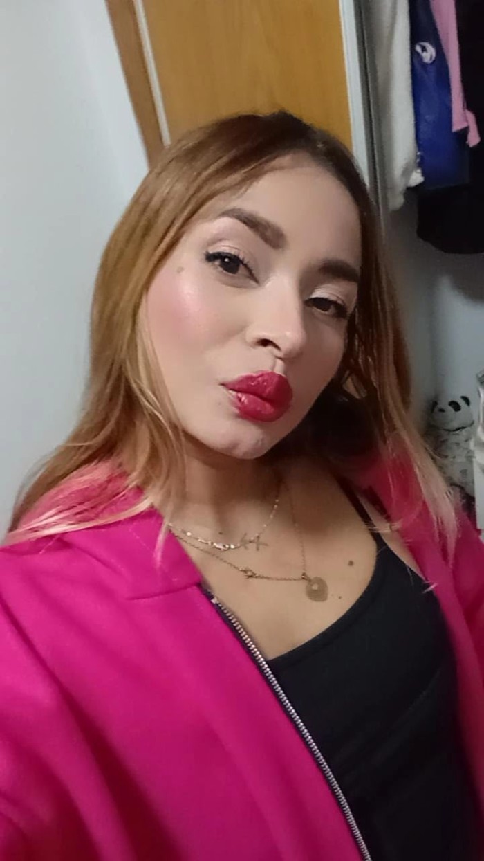 JOVENCITA TRAVIESA COMPLACIENTE FIESTERA A TOPE