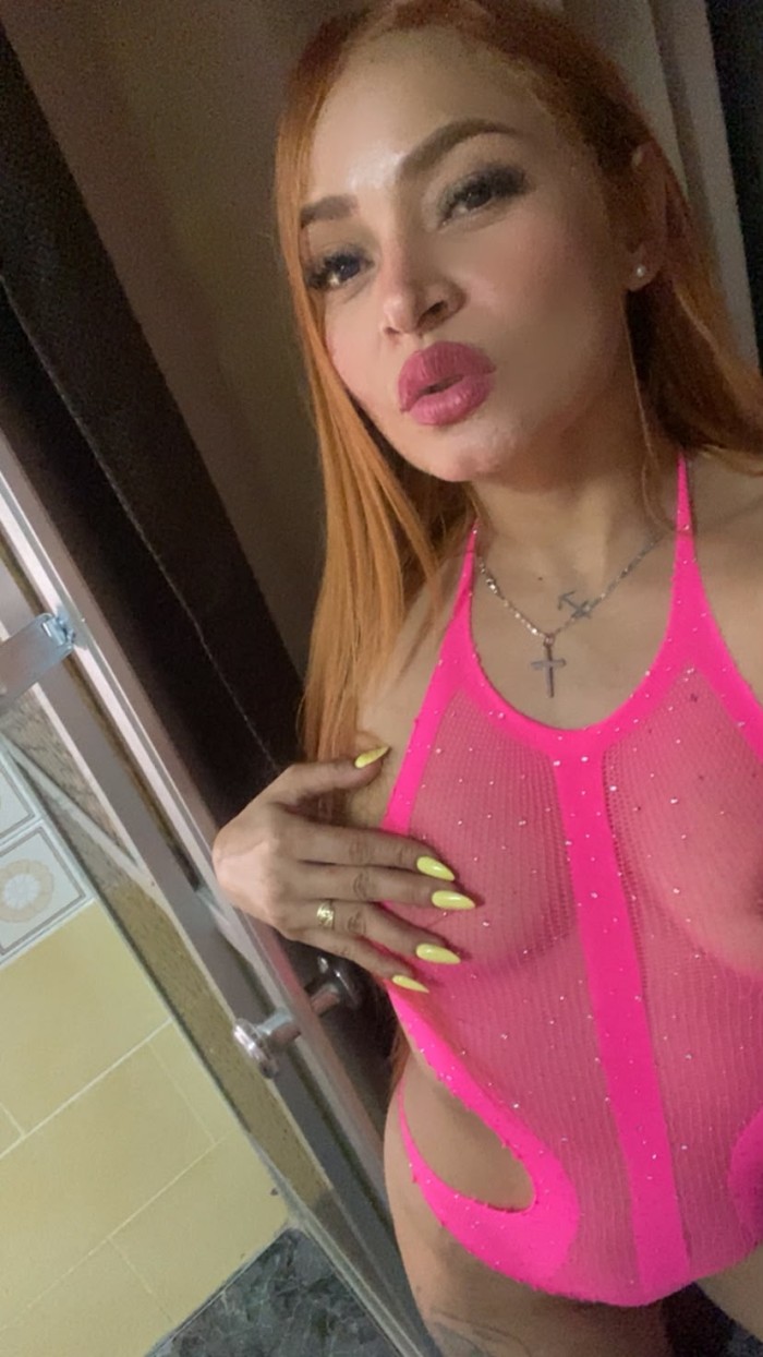JOVENCITA TRAVIESA COMPLACIENTE FIESTERA A TOPE