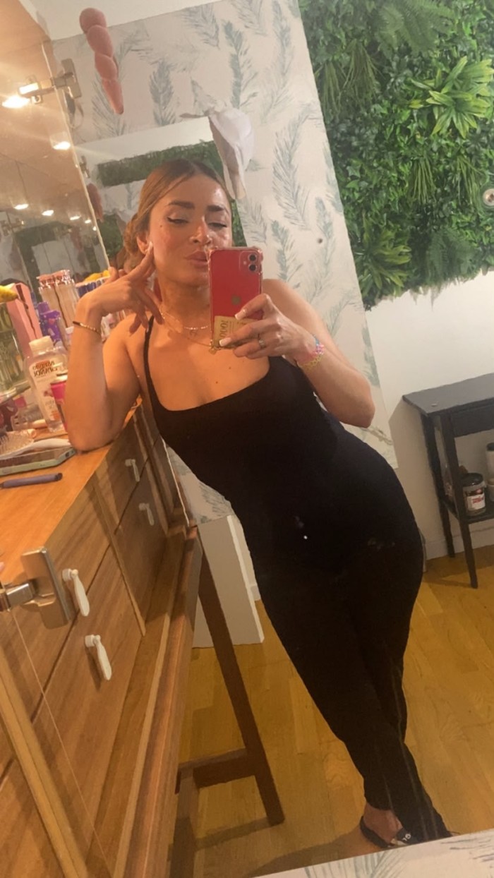 JOVENCITA TRAVIESA COMPLACIENTE FIESTERA A TOPE