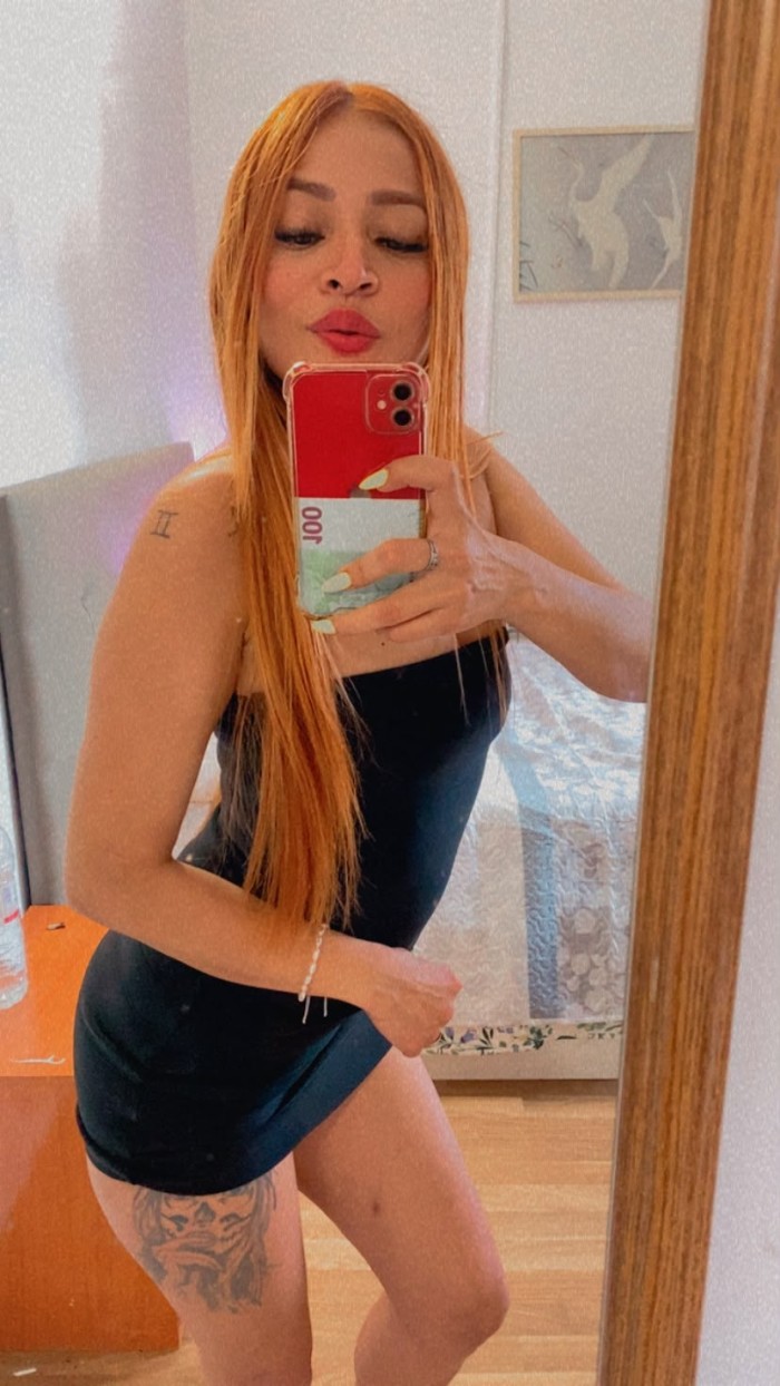 JOVENCITA TRAVIESA COMPLACIENTE FIESTERA A TOPE