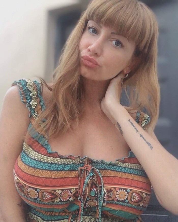 CHILENA BIEN BISEXUAL Y MENTE ABIERTA SOLO SALIDAS