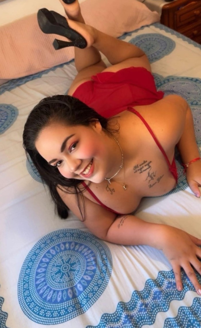 ARDIENTE SENSUAL COMPLACIENTE EN PUERTA DE ANGEL