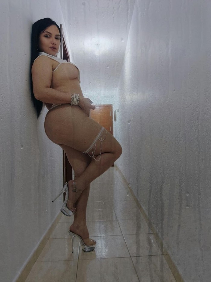 NATALIA, EN PLAYA DEL INGLES FIESTERA,CALIENTE 24H
