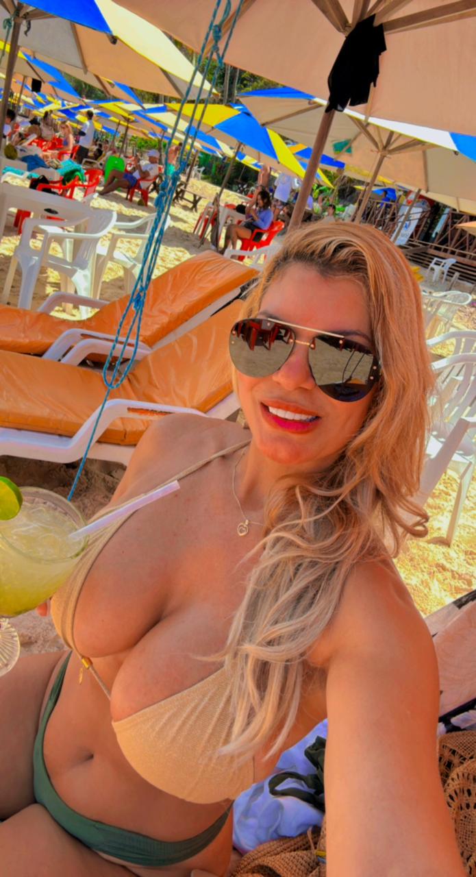 LAURA BRASILEÑA SENSUAL EN PLAYA DEL INGLÉS