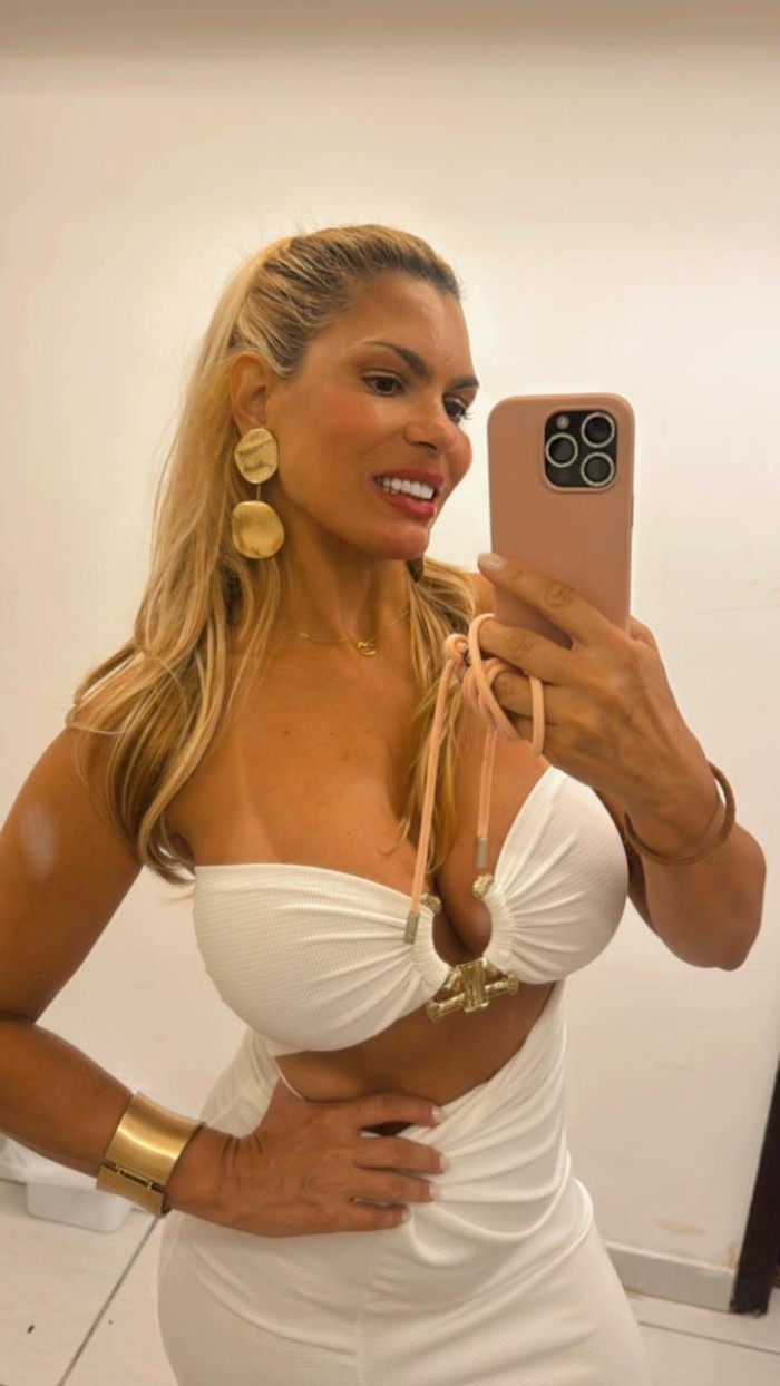 LAURA BRASILEÑA SENSUAL EN PLAYA DEL INGLÉS