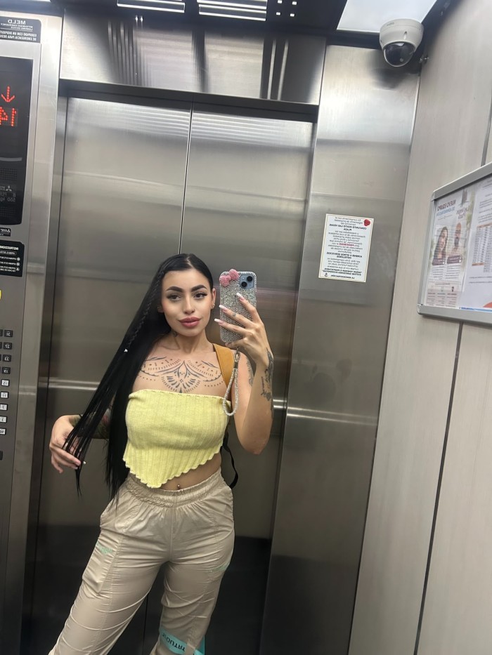 ENCANTADORA MUJER ARDIENTE SENSUAL