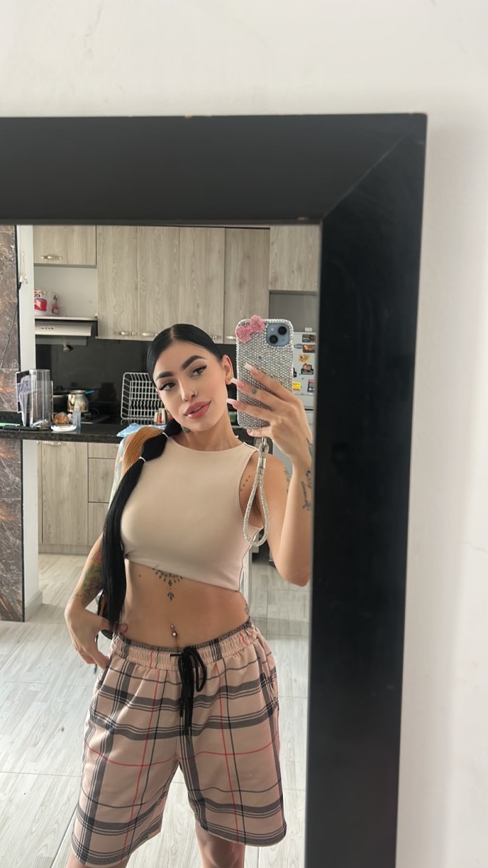 ENCANTADORA MUJER ARDIENTE SENSUAL