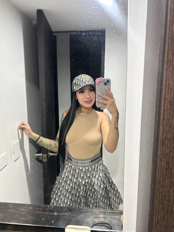 ENCANTADORA MUJER ARDIENTE SENSUAL