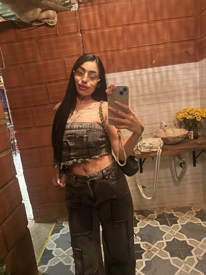 ENCANTADORA MUJER ARDIENTE SENSUAL