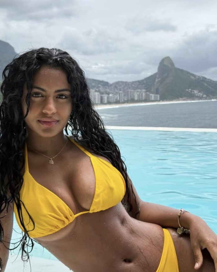 Mulata colombiana espectacular