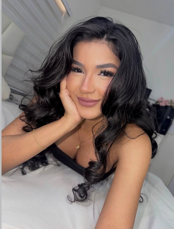 REYNA DISFRUTEMOS DE FIESTA MIENTRAS FOLLAMOS RICO