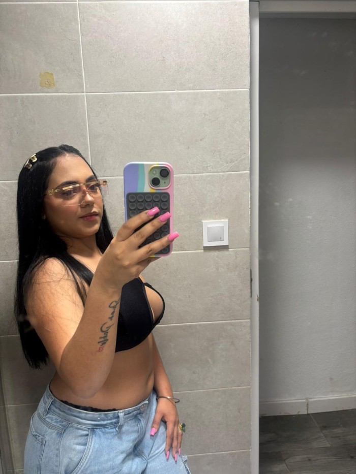 COLOMBIANA CALIENTE EN VALL DE UXO