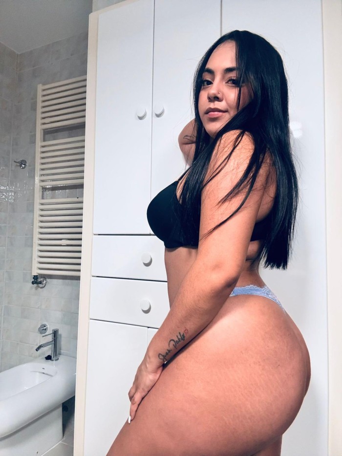 COLOMBIANA CALIENTE EN VALL DE UXO