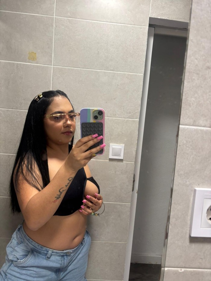 COLOMBIANA CALIENTE EN VALL DE UXO