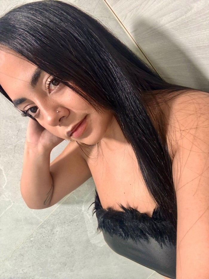 COLOMBIANA CALIENTE EN VALL DE UXO
