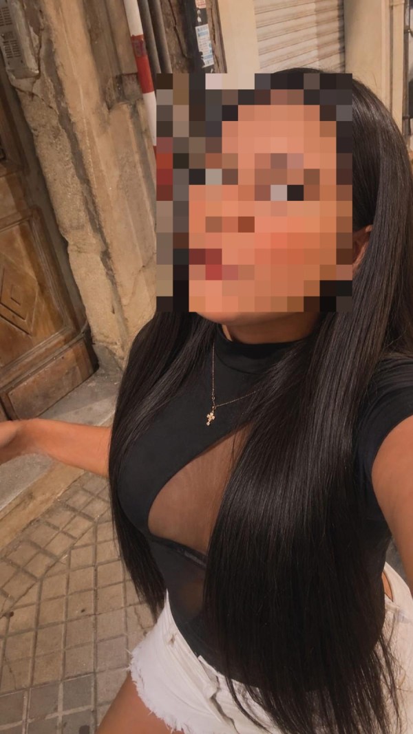 Emma piel canela rellenita cariñosa y muy cachonda